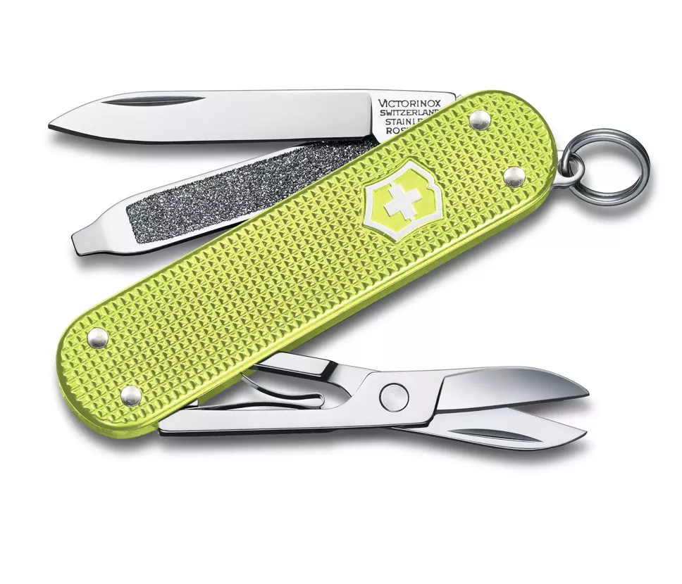 Levně Kapesní nůž Classic SD Alox Victorinox 0.6221.241G Lime Twist