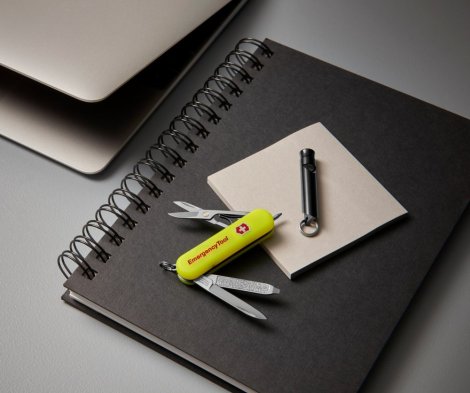 Vreckový nôž Victorinox 0.6226.E808 Signature Lite, núdzový nástroj