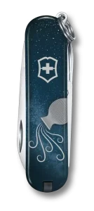 Vreckový nôž Victorinox 0.6223.2AQU CLASSIC SD, 58 mm, Znamenie zverokruhu – Vodnár