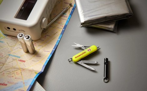Vreckový nôž Victorinox 0.6226.E808 Signature Lite, núdzový nástroj
