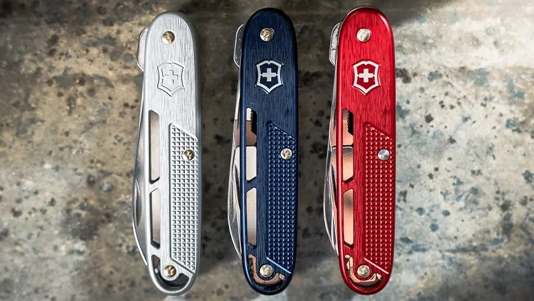 Tradícia sa stretáva s inováciou. Victorinox Alox Refined – vreckový nôž na každý deň. background