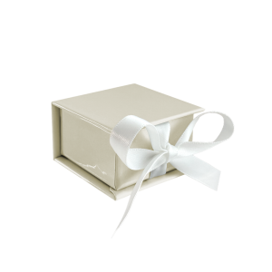 MINET XBJXCW1 Beige Magnetic Jewelry Box with White Ribbon