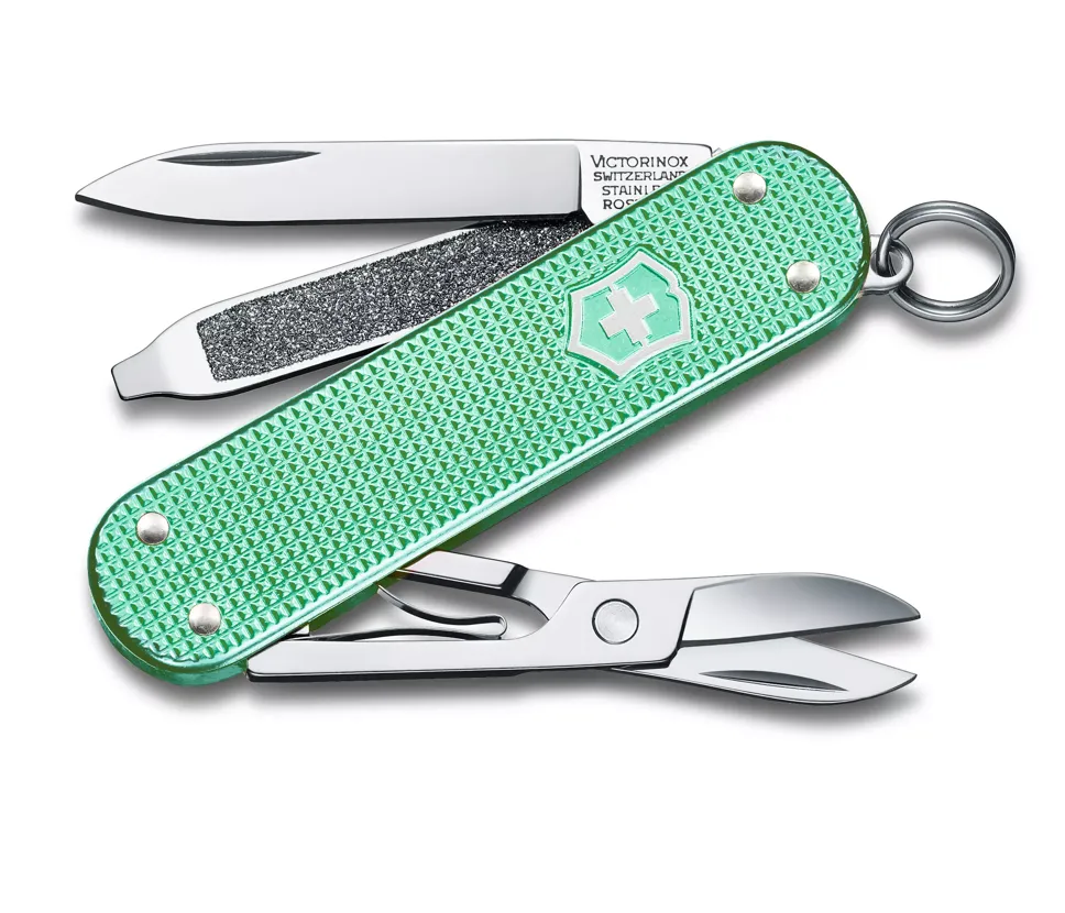 Levně Kapesní nůž Classic SD Alox Victorinox 0.6221.221G Minty Mint